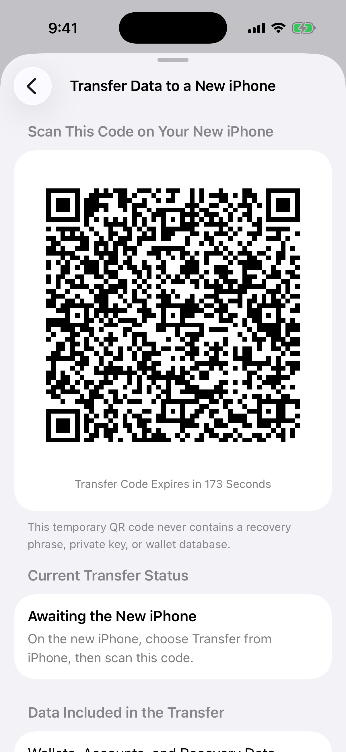 A real temporary transfer invitation Aperture displaying a temporary direct-transfer QR code and awaiting the new iPhone